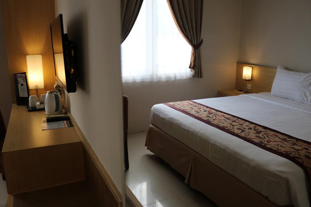 Bekizaar Hotel Surabaya Exterior foto