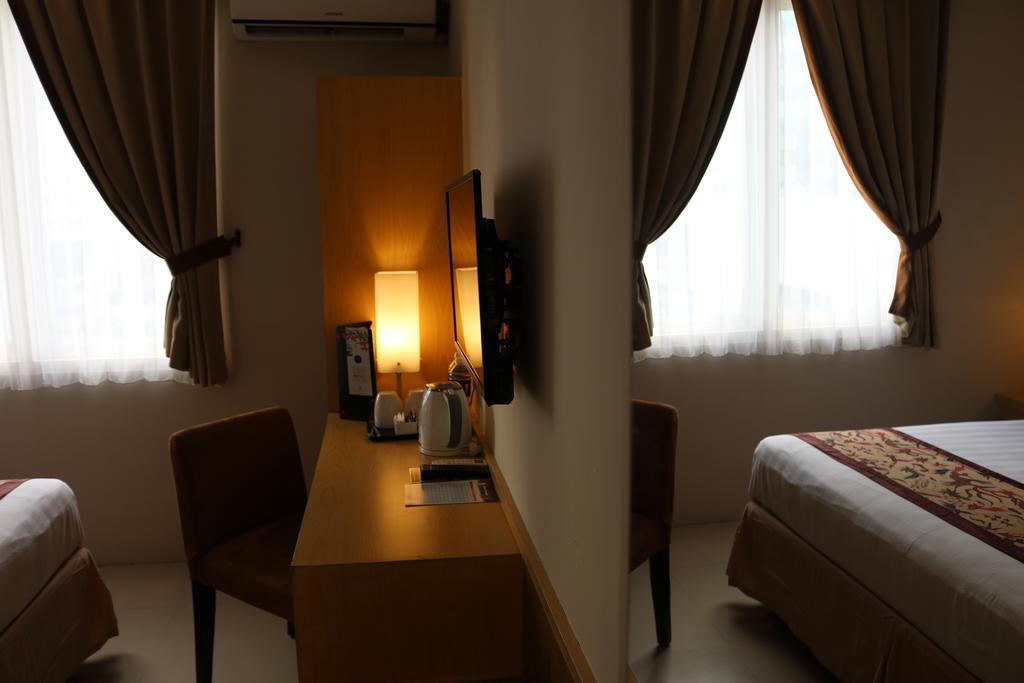 Bekizaar Hotel Surabaya Exterior foto