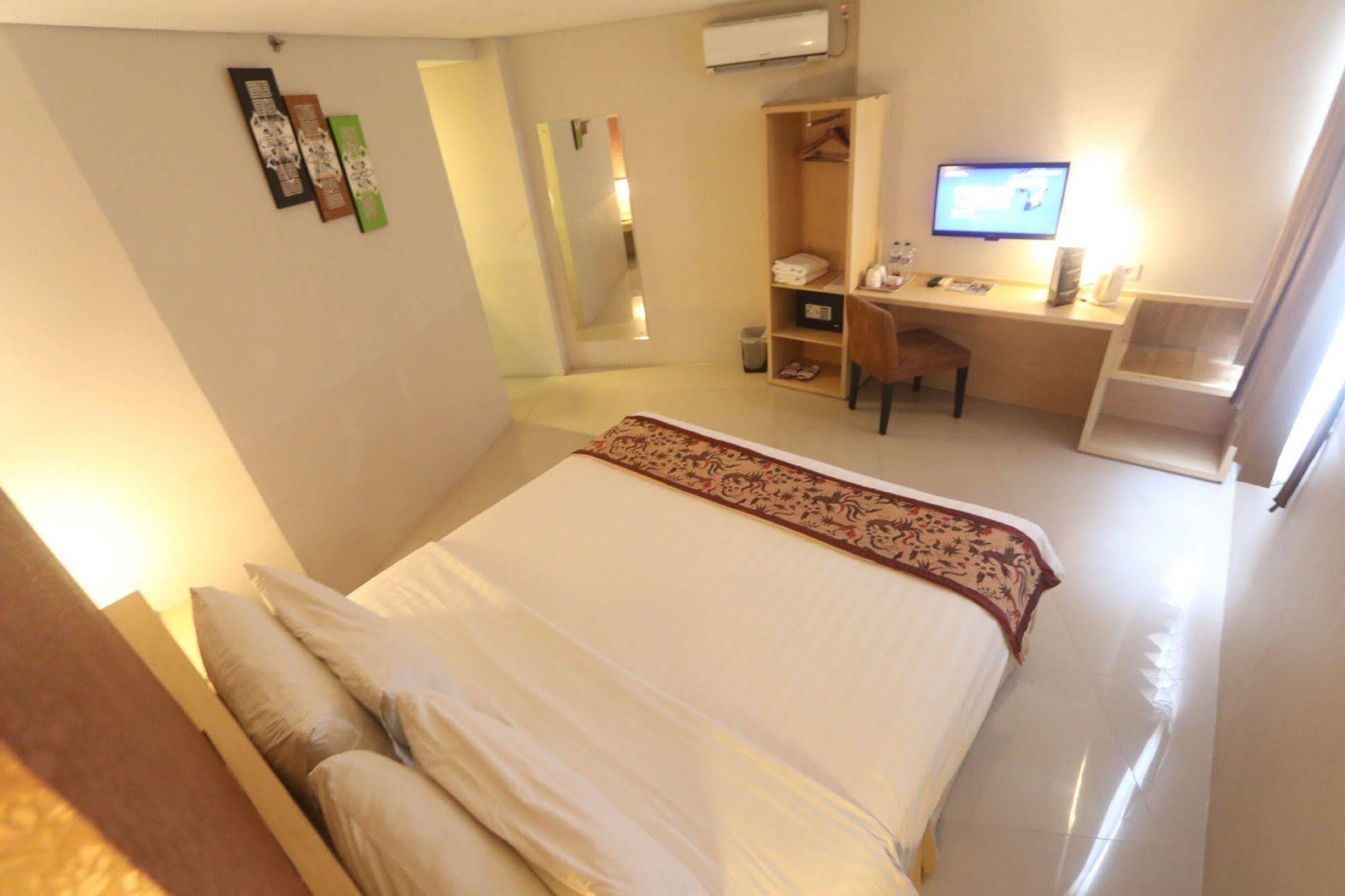 Bekizaar Hotel Surabaya Exterior foto