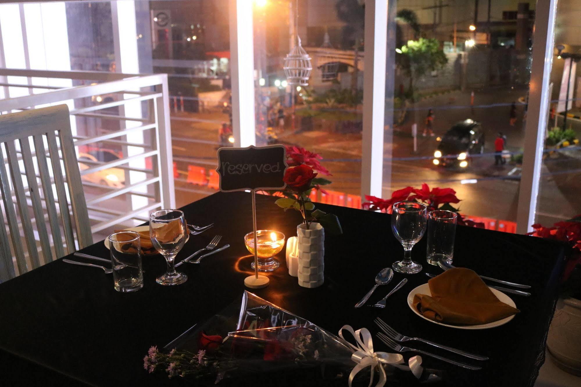 Bekizaar Hotel Surabaya Exterior foto